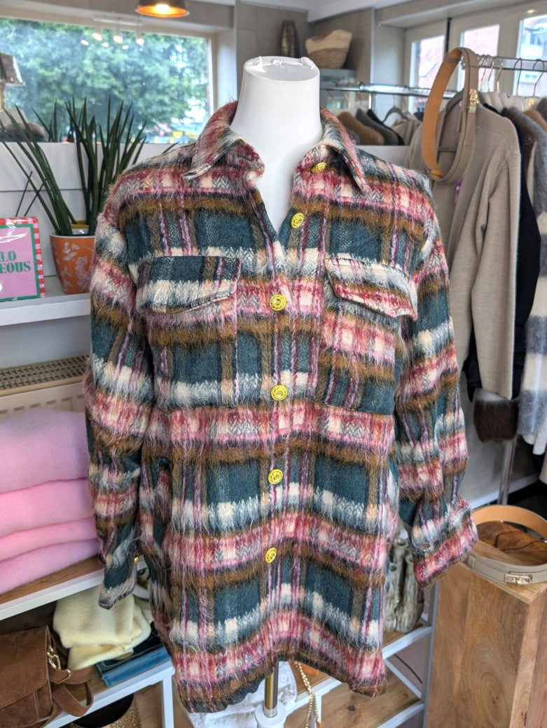 Elegante Viskose Wolle Overshirt Jacke mit Goldknöpfen und Karomuster in Pink Grün Crème Braun Rot - perfekt für Layering oder als Statement-Piece! von Manosque