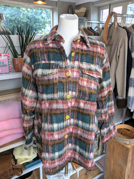 Elegante Viskose Wolle Overshirt Jacke mit Goldknöpfen und Karomuster in Pink Grün Crème Braun Rot - perfekt für Layering oder als Statement-Piece! von Manosque