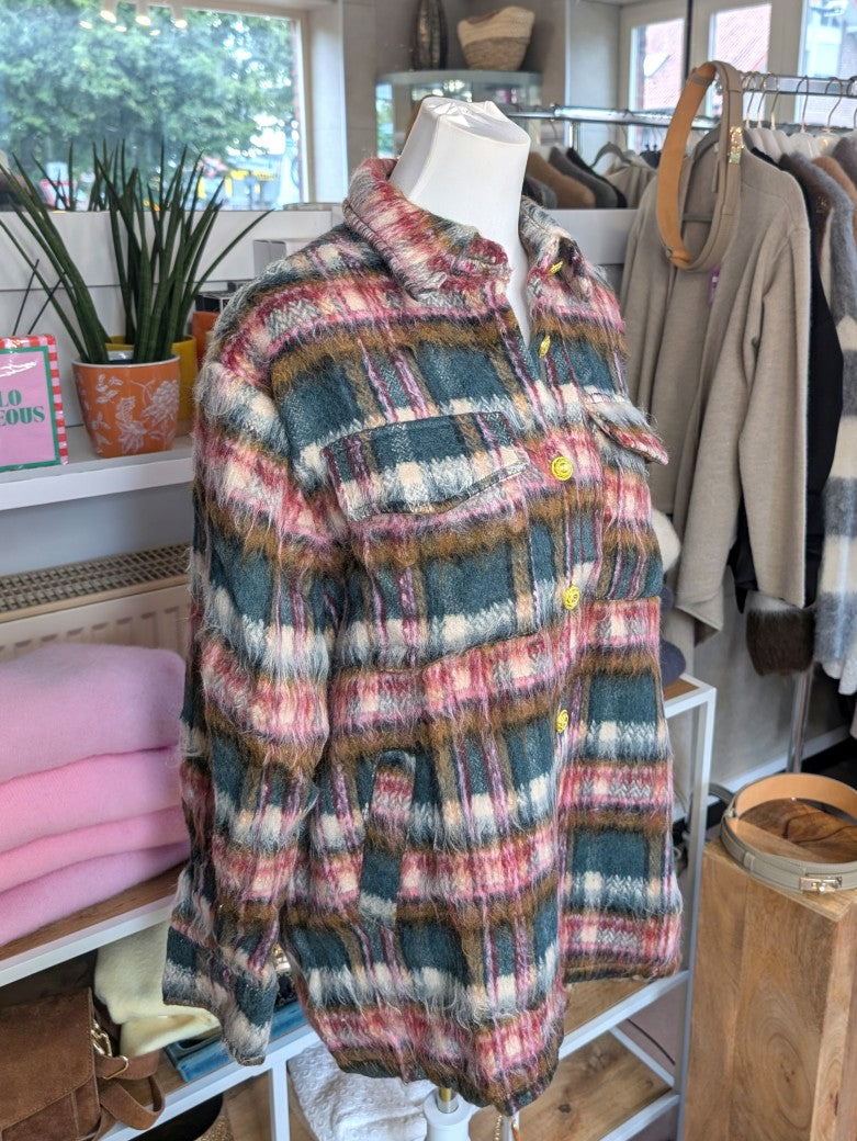 Elegante Viskose Wolle Overshirt Jacke mit Goldknöpfen und Karomuster in Pink Grün Crème Braun Rot - perfekt für Layering oder als Statement-Piece! von Manosque