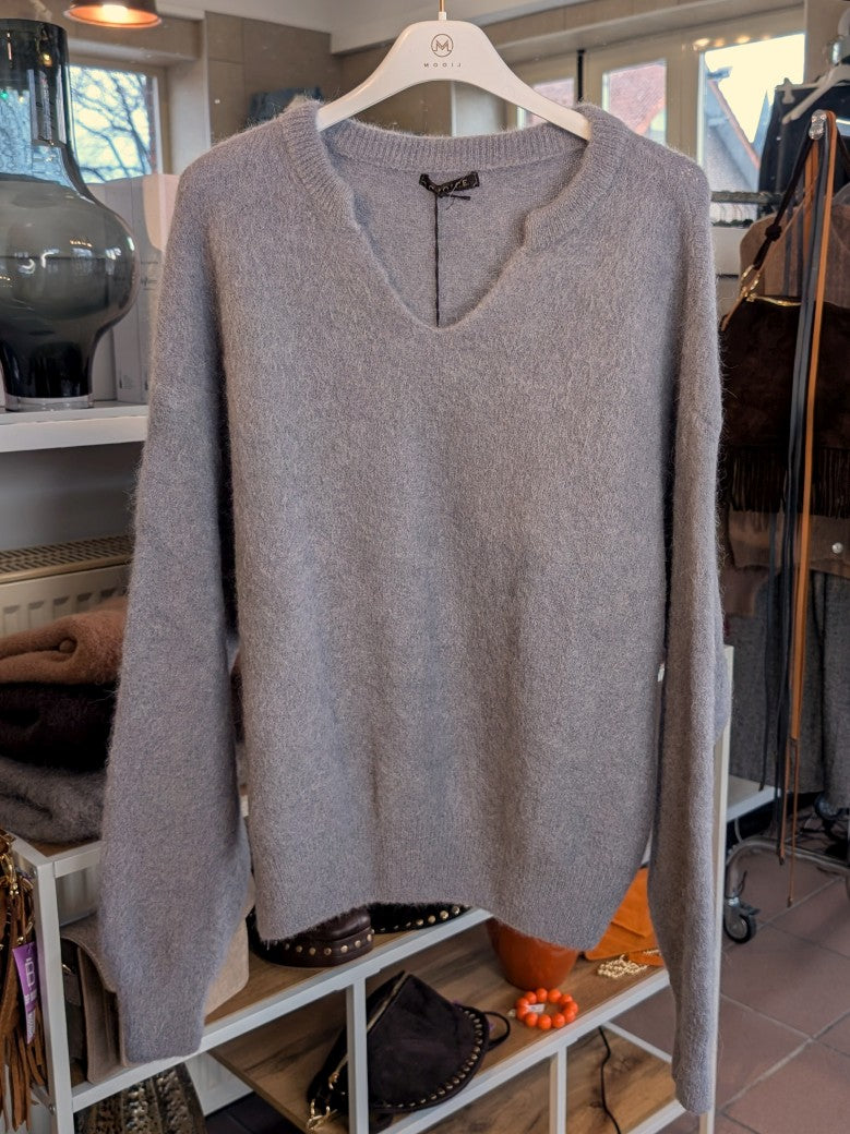 Weicher cozy Pullover mit V-Ausschnitt aus hochwertigem Alpaka und Wolle in Hellgrau Grau von CHOICE - optimaler wohliger Tragekomfort, deal für jeden Anlass!