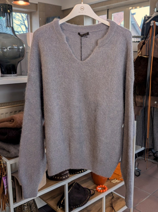Weicher cozy Pullover mit V-Ausschnitt aus hochwertigem Alpaka und Wolle in Hellgrau Grau von CHOICE - optimaler wohliger Tragekomfort, deal für jeden Anlass!