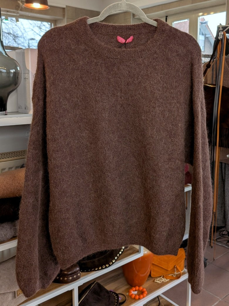 Weicher flauschiger Pullover mit Rundhalsausschnitt aus Alpaka und Wolle in Coffee Braun von CHOICE - optimaler wohliger Tragekomfort, deal für jeden Anlass!