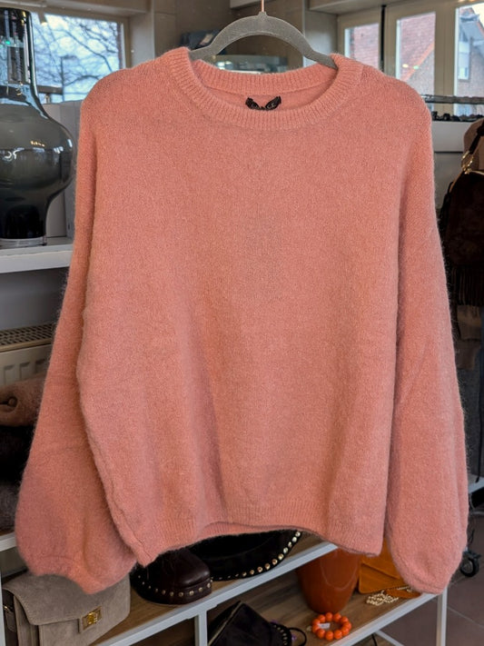 Weicher flauschiger Pullover mit Rundhalsausschnitt aus Alpaka und Wolle in Pepe Rosa von CHOICE - optimaler wohliger Tragekomfort, deal für jeden Anlass!
