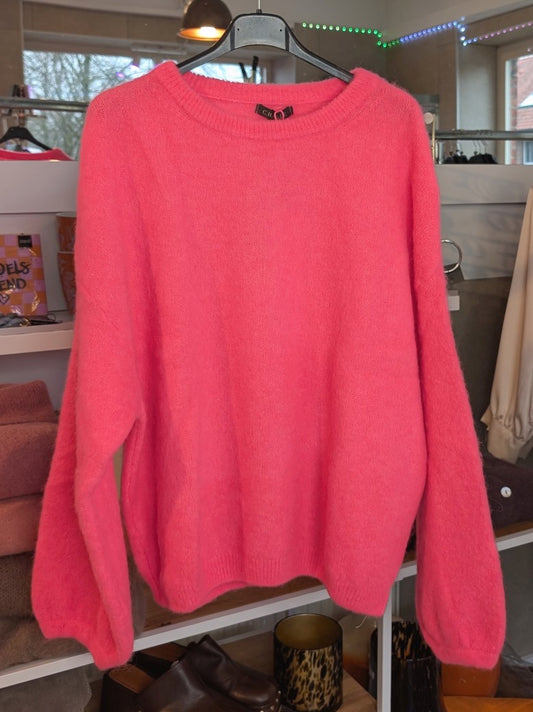 Weicher flauschiger Pullover mit Rundhalsausschnitt aus 52% Alpaka und Wolle in Pink von CHOICE - optimaler wohliger Tragekomfort, deal für jeden Anlass!