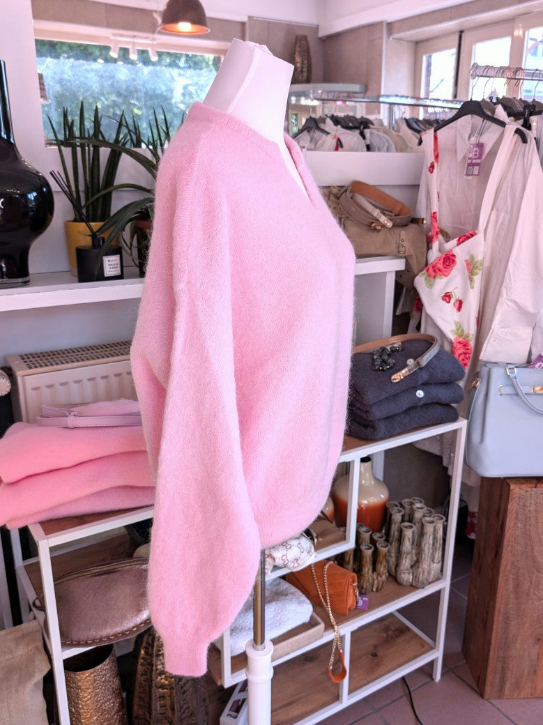 Behaglicher stilvoller cozy Flausch Pulli Pullover mit V-Ausschnitt aus hochwertigem 52% Alpaka und Wolle in Rosa - perfekt für lässig bis elegant!