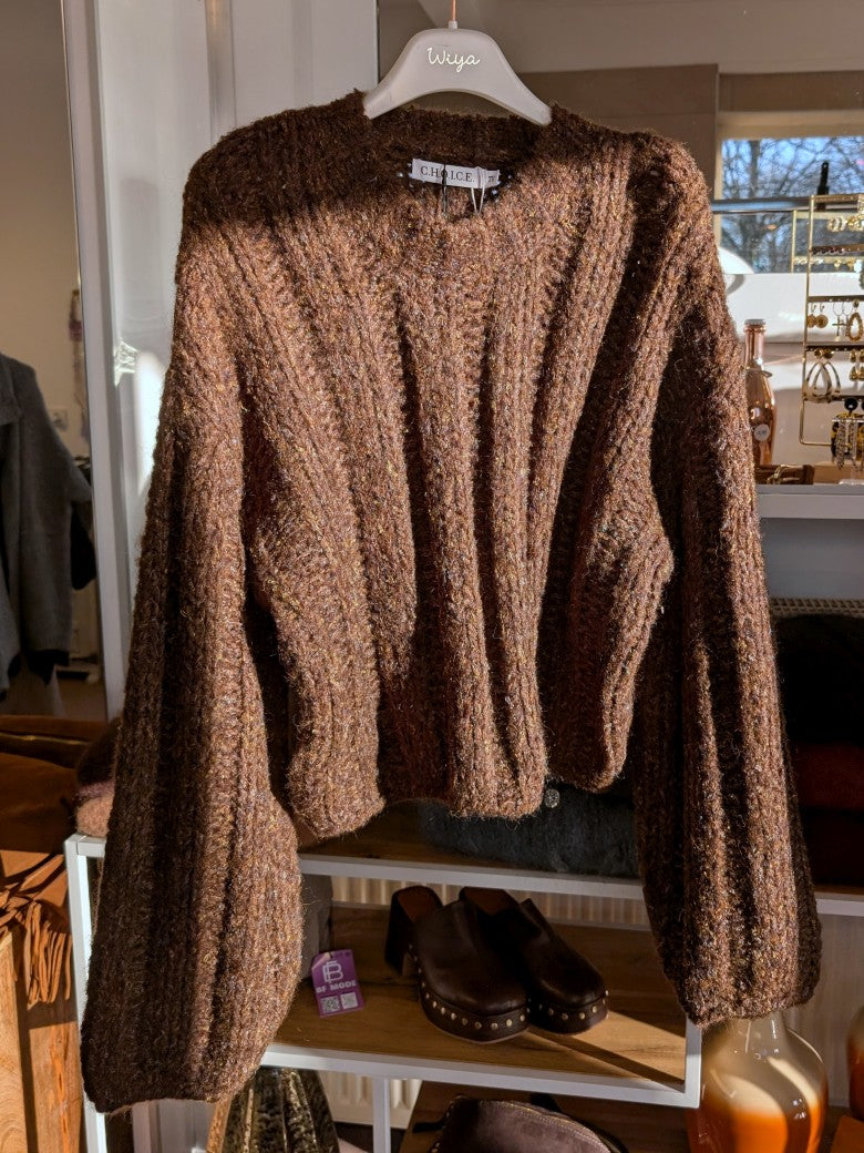 Der Pullover aus einer hochwertigen Mischung aus Viskose und Wolle in warmem Coffee-Braun mit Blau Gelb verbindet stilvolles Design und Tragekomfort!