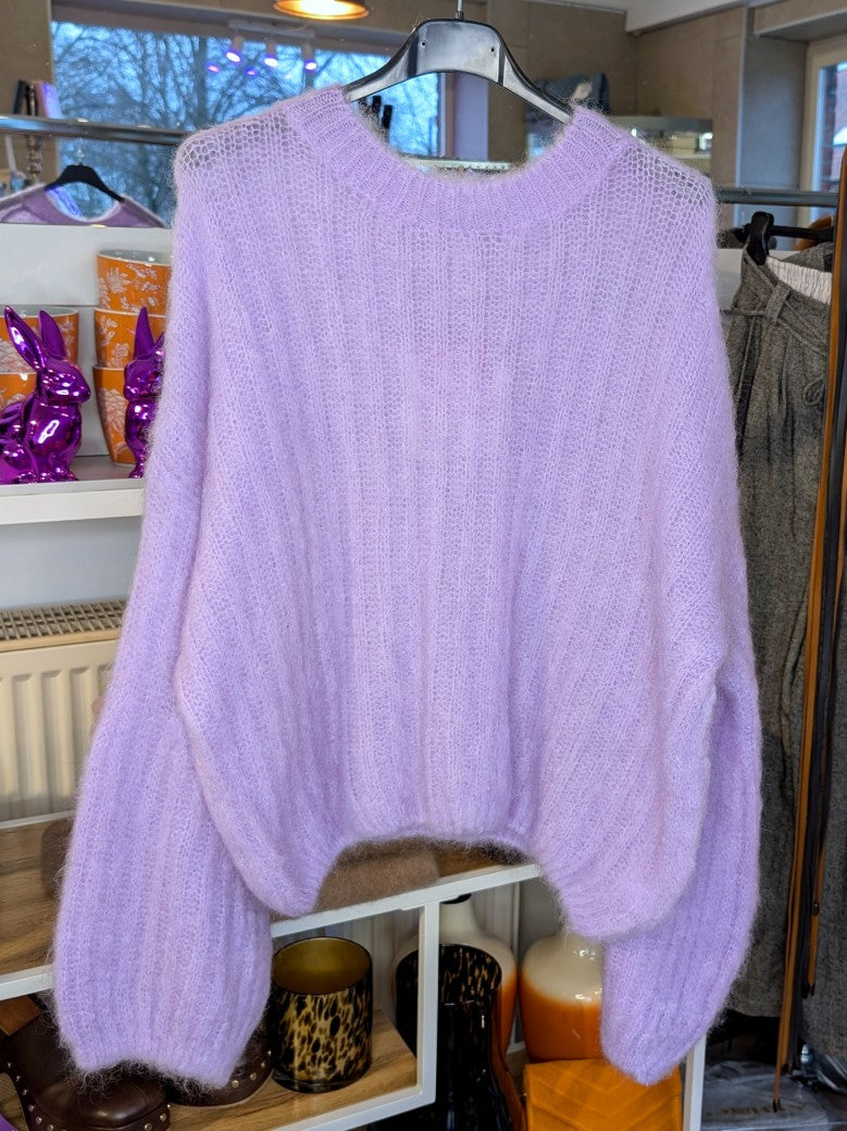 Raffinierter Pullover mit ausdrucksstarken Ballonärmeln und weicher Mohair-Komposition aus 80% Kid Mohair – setze ein modernes Statement mit diesem It-Piece!