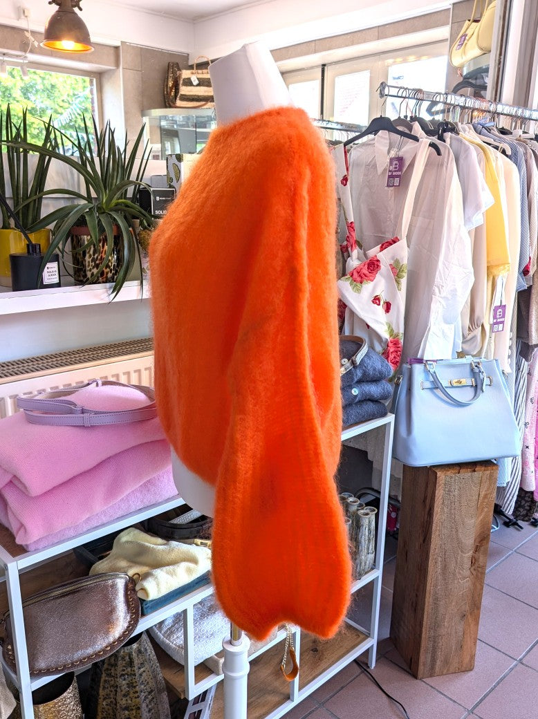 Raffinierter Pullover mit ausdrucksstarken Ballonärmeln und weicher Mohair-Komposition aus 80% Kid Mohair – setze ein modernes Statement mit diesem It-Piece!