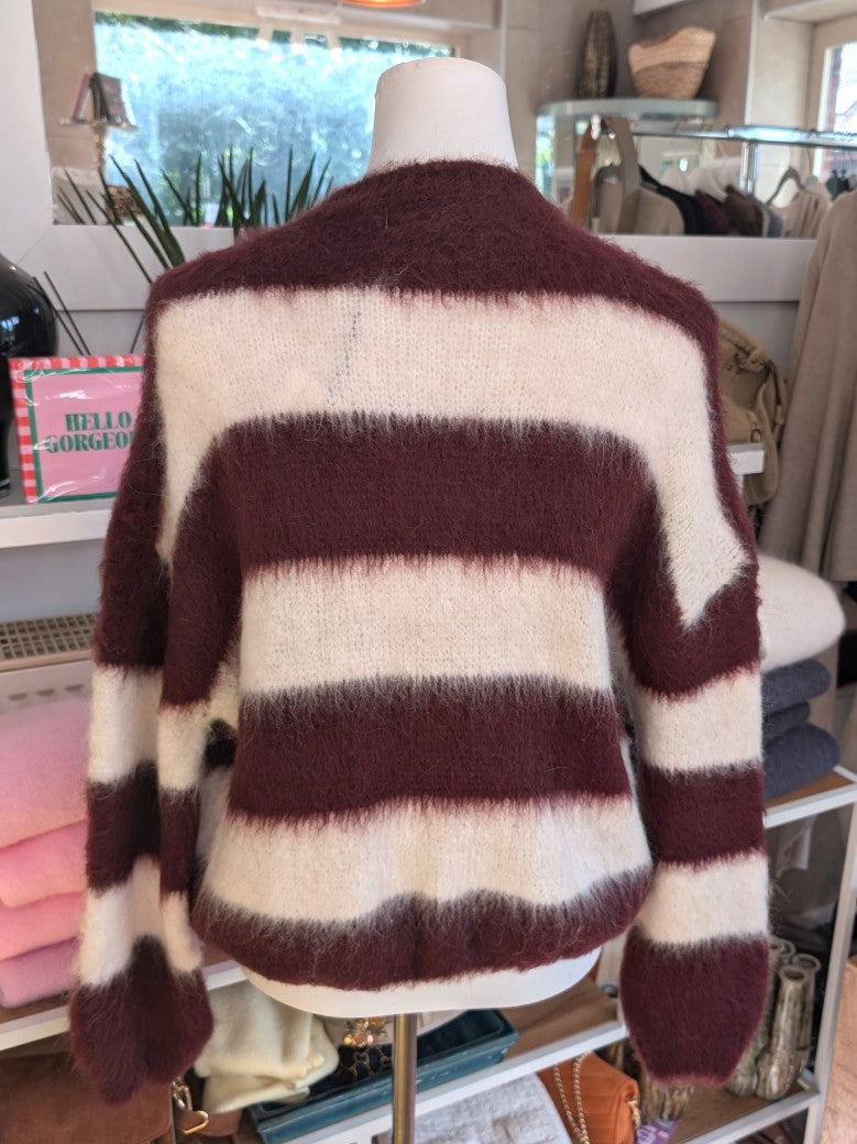 Weicher eleganter Pullover aus Kid Mohair Wolle, raffinierter Look durch breite Streifen Burgundy Weiß – perfekt zu Jeans Röcken Hosen.