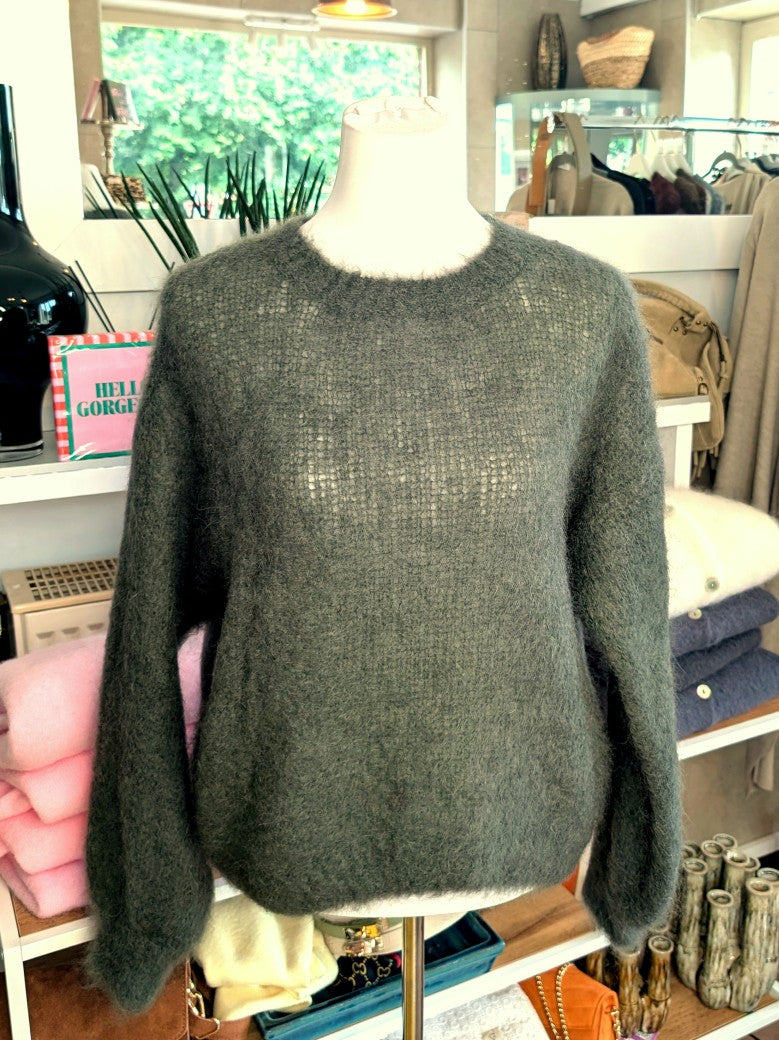 Behaglicher Flausch Pulli Pullover aus superweichem 80% hochwertigem Kid Mohair in Oliv Grün - perfekt für alle Gelegenheiten von lässig bis elegant!