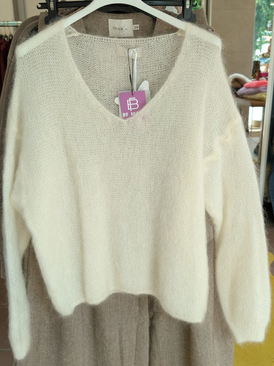 Behaglicher stilvoller Flausch Pulli Pullover mit V-Ausschnitt aus 80% Mohair in Créme Weiß - perfekt für alle Gelegenheiten von lässig bis elegant!