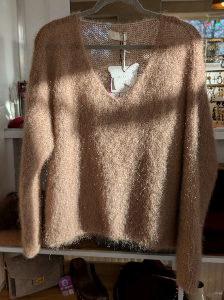 Behaglicher stilvoller Flausch Pulli Pullover mit V-Ausschnitt aus 80% Mohair in Milchkaffee Taupe - perfekt für alle Gelegenheiten von lässig bis elegant!