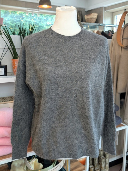 Eleganter mega kuscheliger Pullover in zeitlosem Grau – luxuriöse Kaschmir Seide Wolle Mischung für höchsten Komfort und Langlebigkeit natürliche Wärmeisolation