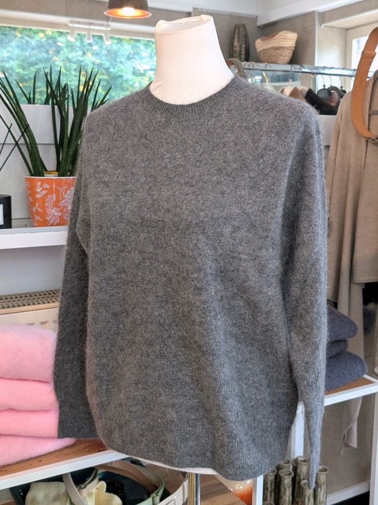 Eleganter mega kuscheliger Pullover in zeitlosem Grau – luxuriöse Kaschmir Seide Wolle Mischung für höchsten Komfort und Langlebigkeit natürliche Wärmeisolation