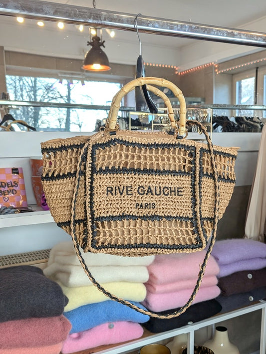 Erleben Sie stilvolle Eleganz mit der "Rive Gauche" Henkeltasche in Beige aus Raffia, inspiriert vom Yves Saint Laurent Stil. Perfekt für jeden Anlass!