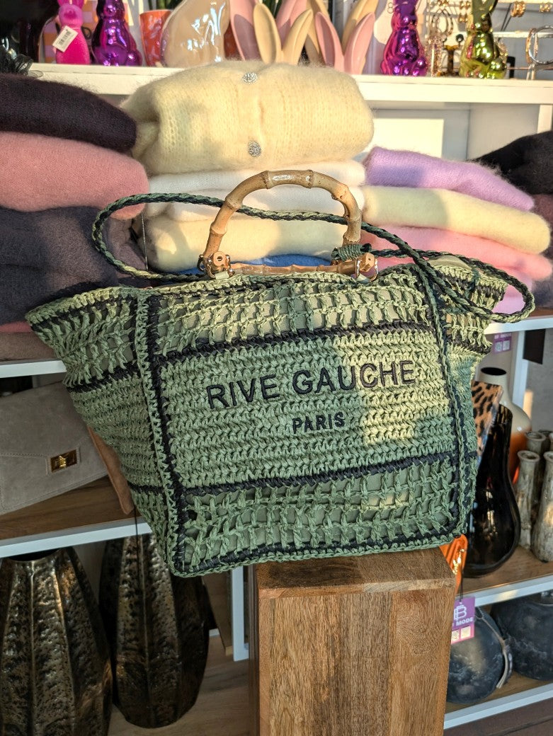 Erleben Sie stilvolle Eleganz mit der "Rive Gauche" Henkeltasche in Grün aus Naturfaser Papier, inspiriert vom Yves Saint Laurent Stil. Perfekt für jeden Anlass!