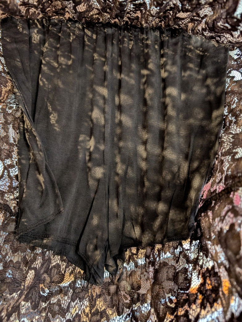 Der Maxi-Rock in Trendfarbe Coffee Braun mit Spitze aus 65% Baumwolle und 35% Nylon sorgt für femininen Look - Must-Have für Outfits von lässig bis schick!