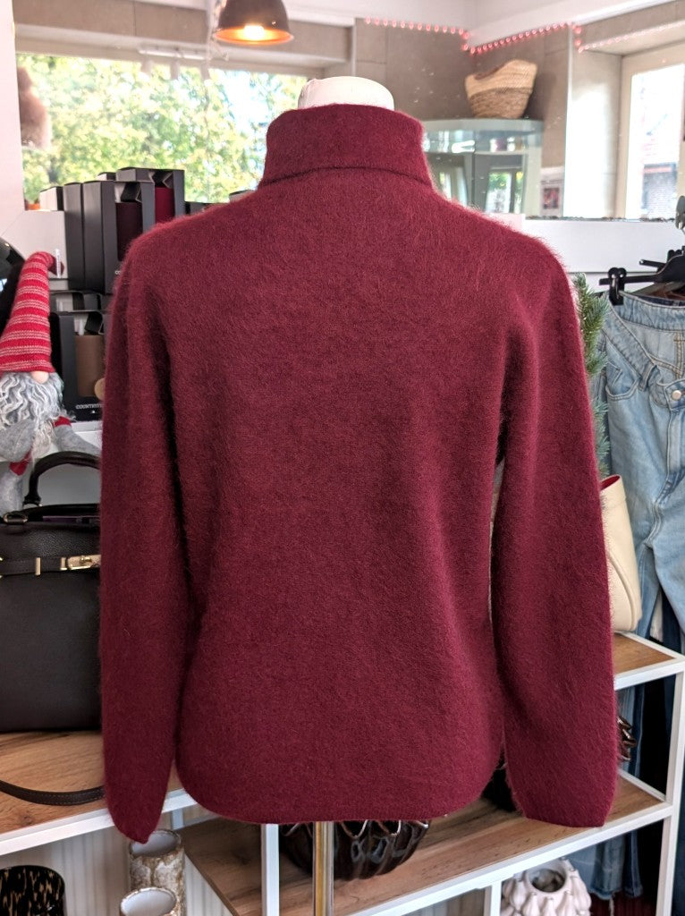 Eleganter mega kuscheliger Rollkragen Pullover in Burgund Rot – luxuriöse Kaschmir Seide Wolle Mischung für höchsten Komfort, Langlebigkeit, Wärmeisolation.