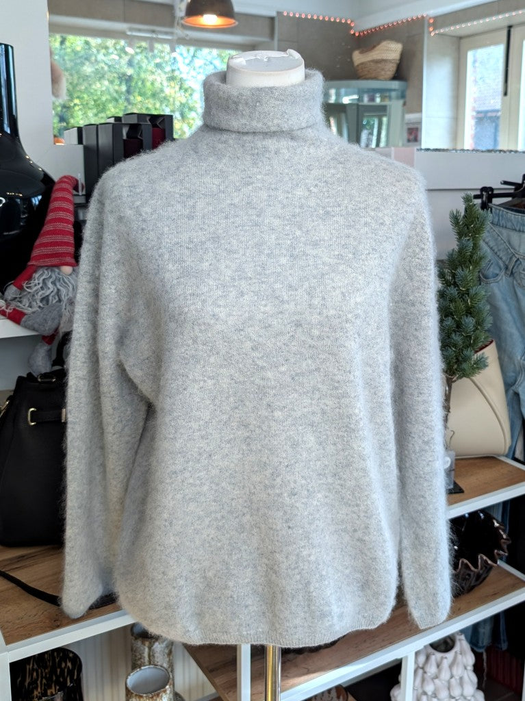 Eleganter mega kuscheliger Rollkragen Pullover in Silber Grau – luxuriöse Kaschmir Seide Wolle Mischung für höchsten Komfort, Langlebigkeit, Wärmeisolation.