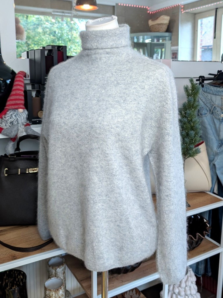 Eleganter mega kuscheliger Rollkragen Pullover in Silber Grau – luxuriöse Kaschmir Seide Wolle Mischung für höchsten Komfort, Langlebigkeit, Wärmeisolation.