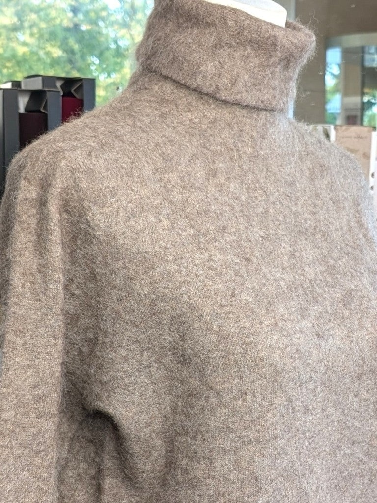Eleganter mega kuscheliger Rollkragen Pullover in Taupe Braun – luxuriöse Kaschmir Seide Wolle Mischung für höchsten Komfort, Langlebigkeit, Wärmeisolation.