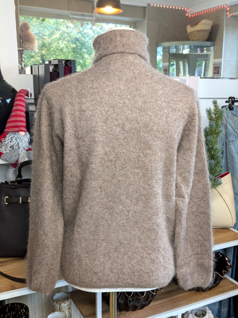 Eleganter mega kuscheliger Rollkragen Pullover in Taupe Braun – luxuriöse Kaschmir Seide Wolle Mischung für höchsten Komfort, Langlebigkeit, Wärmeisolation.