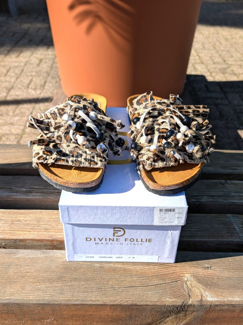 Hochwertige Ledersandalen mit Fransen, Perlen und charaktervollem Kuhfell in Leo-Optik Farbkombination Beige Braun Schwarz – für jeden Stil die passende Wahl!