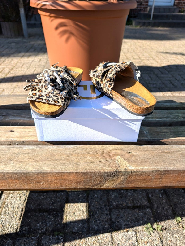 Hochwertige Ledersandalen mit Fransen, Perlen und charaktervollem Kuhfell in Leo-Optik Farbkombination Beige Braun Schwarz – für jeden Stil die passende Wahl!