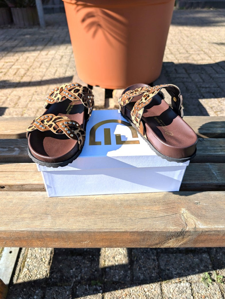 Hochwertige Ledersandalen mit Nieten und charaktervollem Kuhfell in Leo-Optik Farbkombination Beige Braun Schwarz – für jeden Stil die passende Wahl!