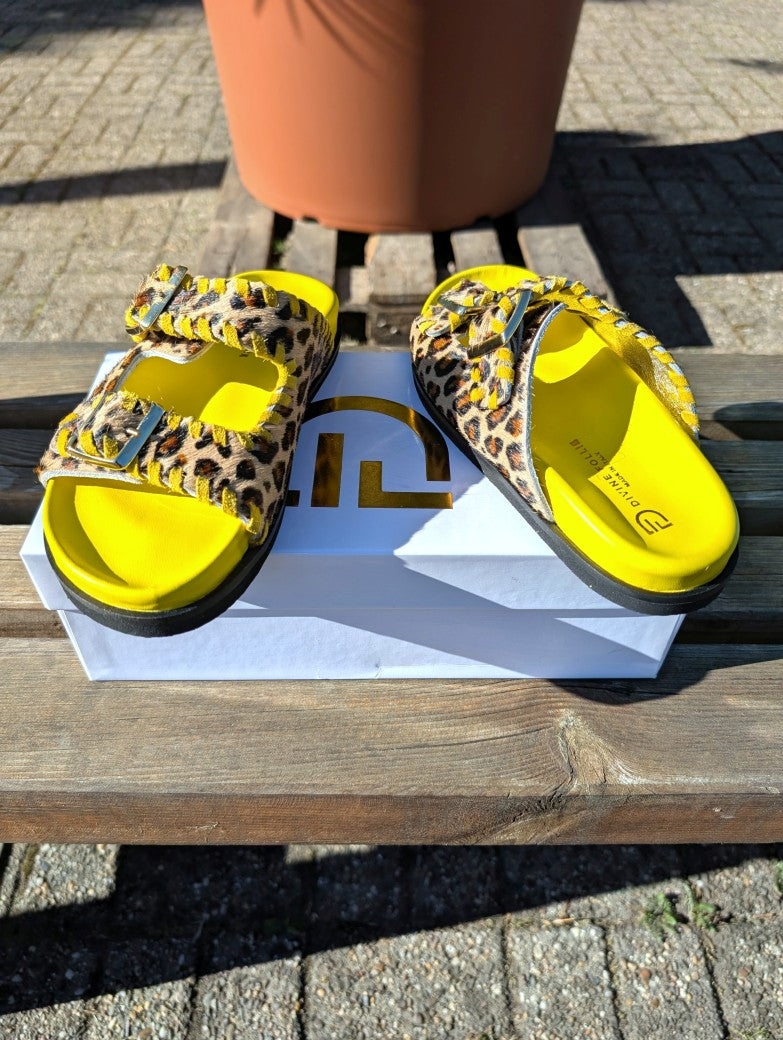 Hochwertige Ledersandalen mit gelber Innensohle und charaktervollem Kuhfell in Leo-Optik Farbkombination Beige Braun Schwarz – für jeden Stil die passende Wahl!