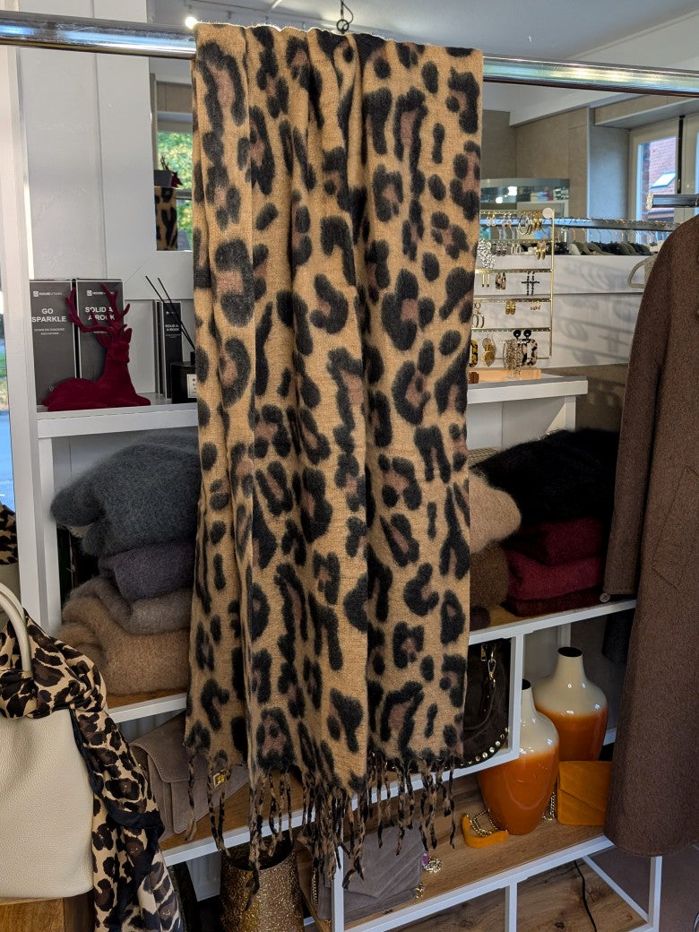 Eleganter Leo Muster Schal in Beige Braun Schwarz mit Fransen aus hochwertiger Viskose und Wolle - Stylingmöglichkeiten von lässig bis chic!