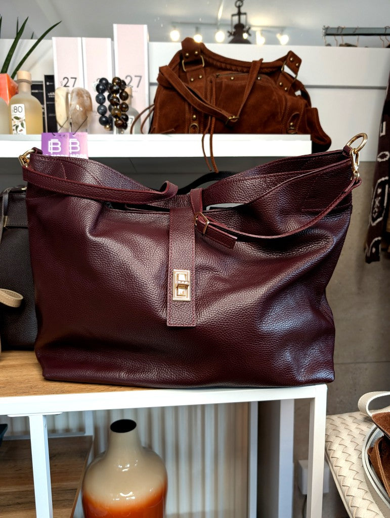 Elegante XL Leder Schultertasche Saint Laurent Tote Bag Y Stil mit verstellbarem Cross-Body Riemen in Bordeaux Rot, Ledergriffe samt Drehriegel Reißverschluss.