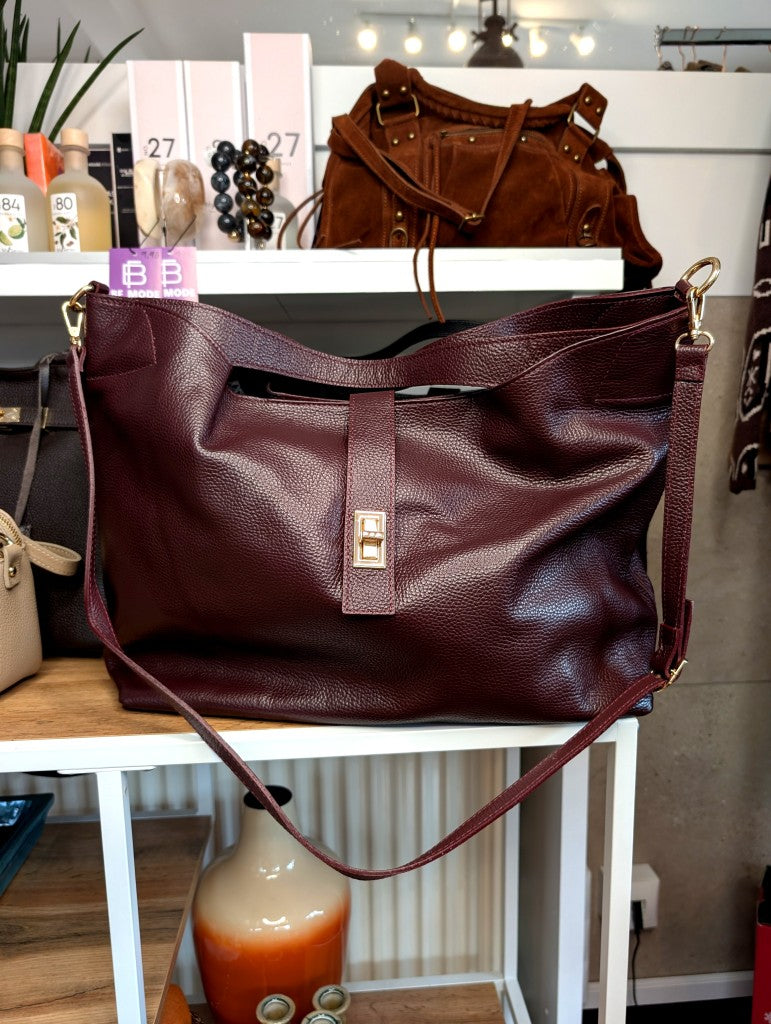 Elegante XL Leder Schultertasche Saint Laurent Tote Bag Y Stil mit verstellbarem Cross-Body Riemen in Bordeaux Rot, Ledergriffe samt Drehriegel Reißverschluss.