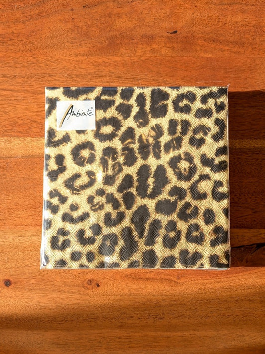  Wildnis-Eleganz auf den Tisch: Das zeitlose Leo-Muster in den Farbtönen Beige, Braun und Schwarz passt zu nahezu jedem Einrichtungsstil - perfekte Tischdeko!