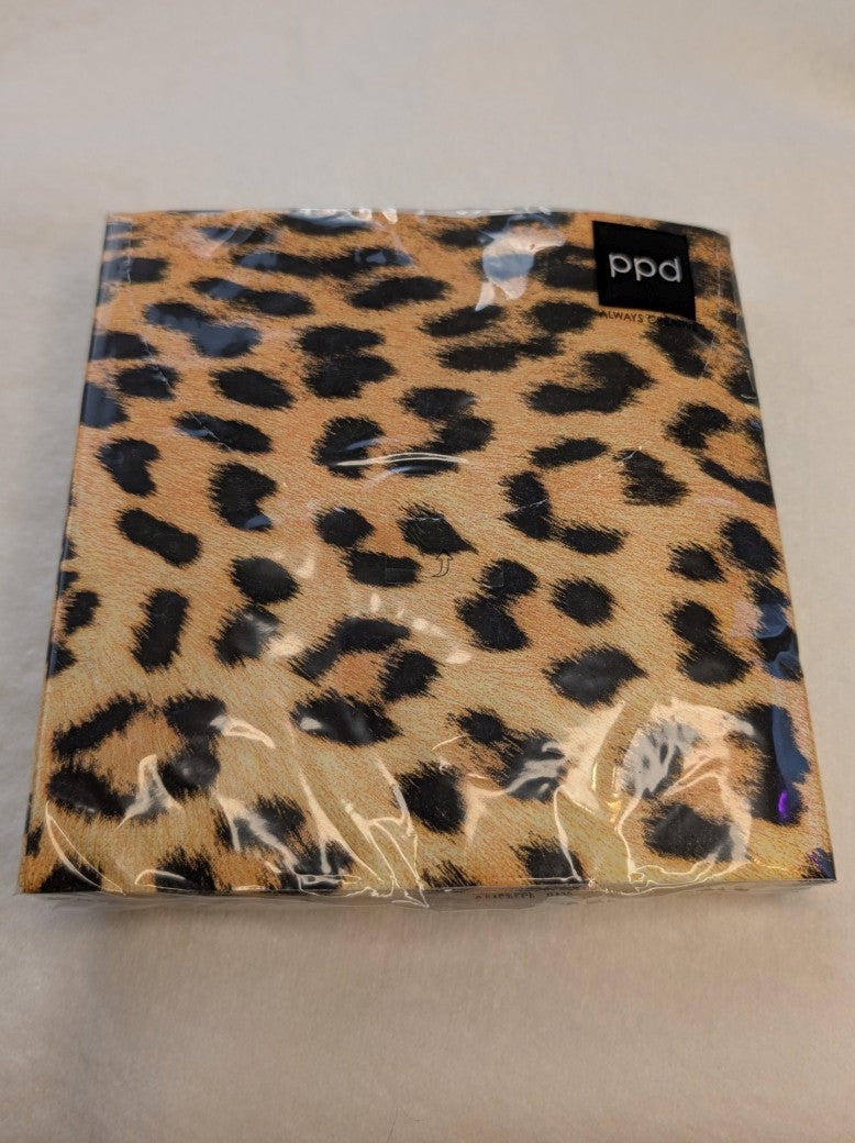  Wildnis-Eleganz auf den Tisch: Das zeitlose Leo-Muster in den Farbtönen Beige, Braun und Schwarz passt zu nahezu jedem Einrichtungsstil - perfekte Tischdeko!