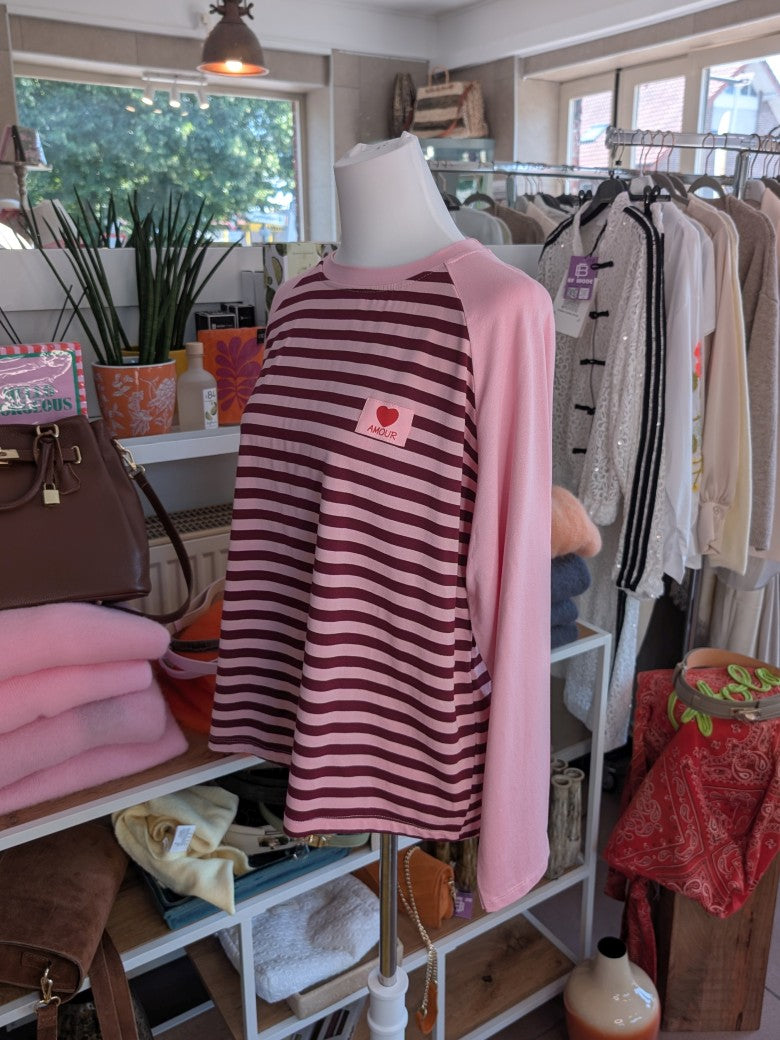 Langarm Shirt aus hochwertiger Baumwolle im klassischen Streifendesign in aktuellen Trendfarben Rosa, Brombeer und Rot - für stilbewusste Looks mit Raffinesse!