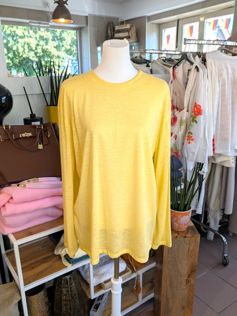 Verleihe Deinem Outfit mit diesem Shirt in Butter Yellow Gelb einen Hauch von Transparenz. Einzigartiger Look mit dem langärmligen halbtransparente Design!