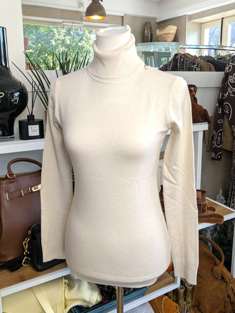 Elegantes schmales Rollkragen-Shirt aus weicher elastischer Viskosemischung in Beige. Perfekter Basis-Layer unter Blusen Cardigans Blazern für modernen Look