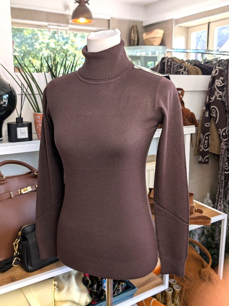 Elegantes schmales Rollkragen-Shirt aus weicher elastischer Viskosemischung in Coffee Braun. Perfekter moderner Basis-Layer Look unter Blusen Cardigans Blazern.