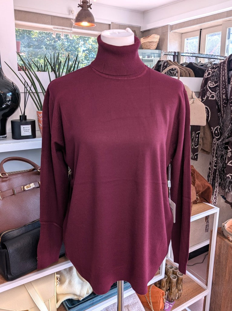 Elegantes Rollkragen-Shirt aus weicher Viskosemischung Burgund Bordeaux Rot. Perfekter Basis-Layer für Blusen Cardigans Blazer – für durchdachten, modernen Look