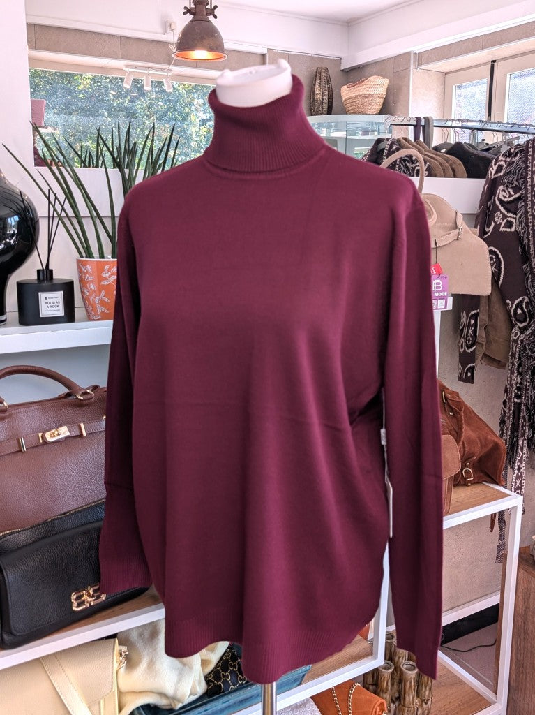 Elegantes Rollkragen-Shirt aus weicher Viskosemischung Burgund Bordeaux Rot. Perfekter Basis-Layer für Blusen Cardigans Blazer – für durchdachten, modernen Look