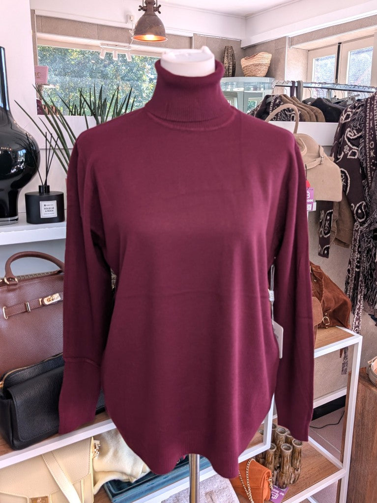 Elegantes Rollkragen-Shirt aus weicher Viskosemischung Burgund Bordeaux Rot. Perfekter Basis-Layer für Blusen Cardigans Blazer – für durchdachten, modernen Look