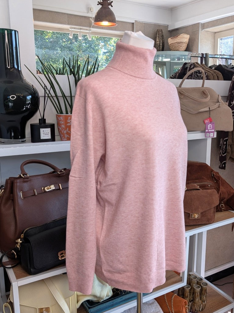 Elegantes Rollkragen-Shirt aus weicher Viskosemischung in Rosa. Perfekt als Basis-Layer unter Blusen Cardigans Blazern – für durchdachten, modernen Look