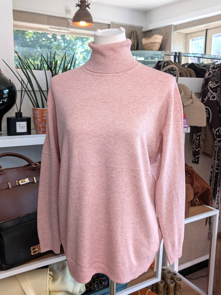 Elegantes Rollkragen-Shirt aus weicher Viskosemischung in Rosa. Perfekt als Basis-Layer unter Blusen Cardigans Blazern – für durchdachten, modernen Look
