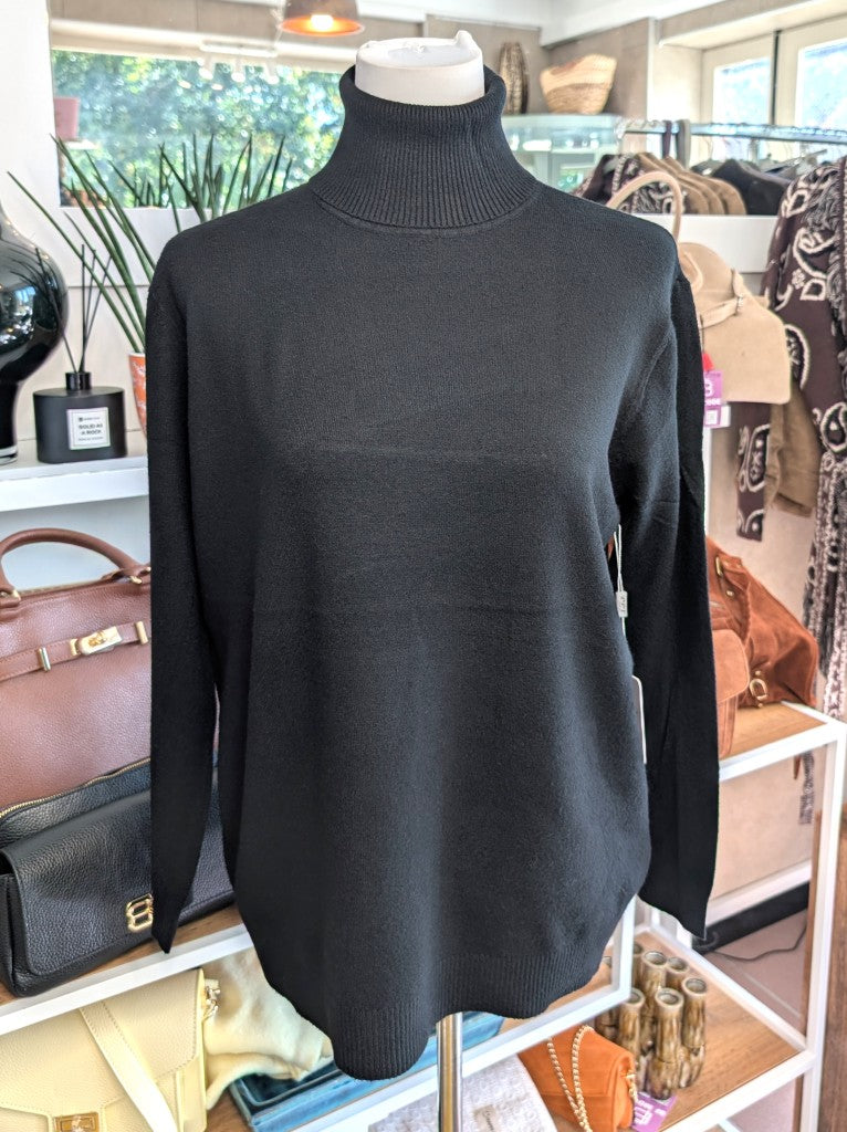 Elegantes Rollkragen-Shirt aus weicher Viskosemischung in Schwarz. Perfekt als Basis-Layer unter Blusen Cardigans Blazern – für durchdachten, modernen Look