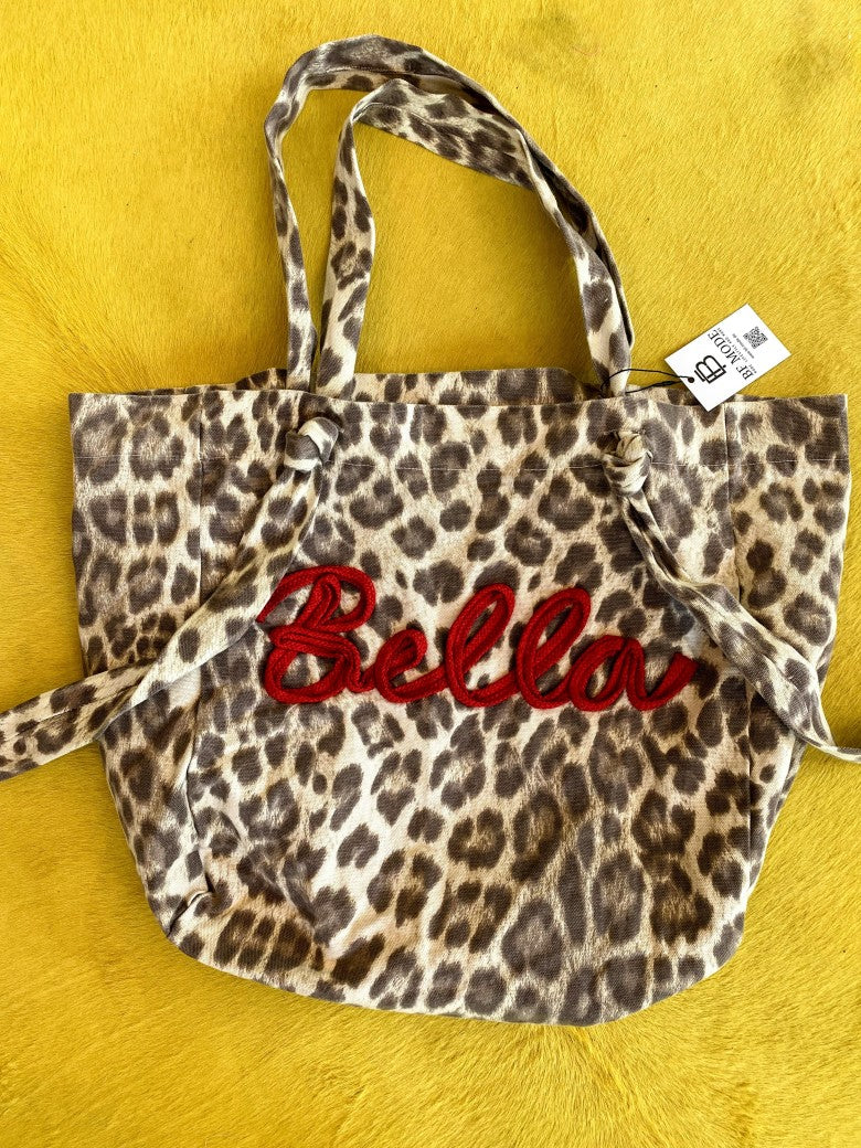 Die Shopping Bag Bella (rot) von LUMINA kombiniert Funktionalität und Stil. Einzigartiger Look durch Leo Muster Beige Braun - Must-Have für den Shopping-Ausflug!
