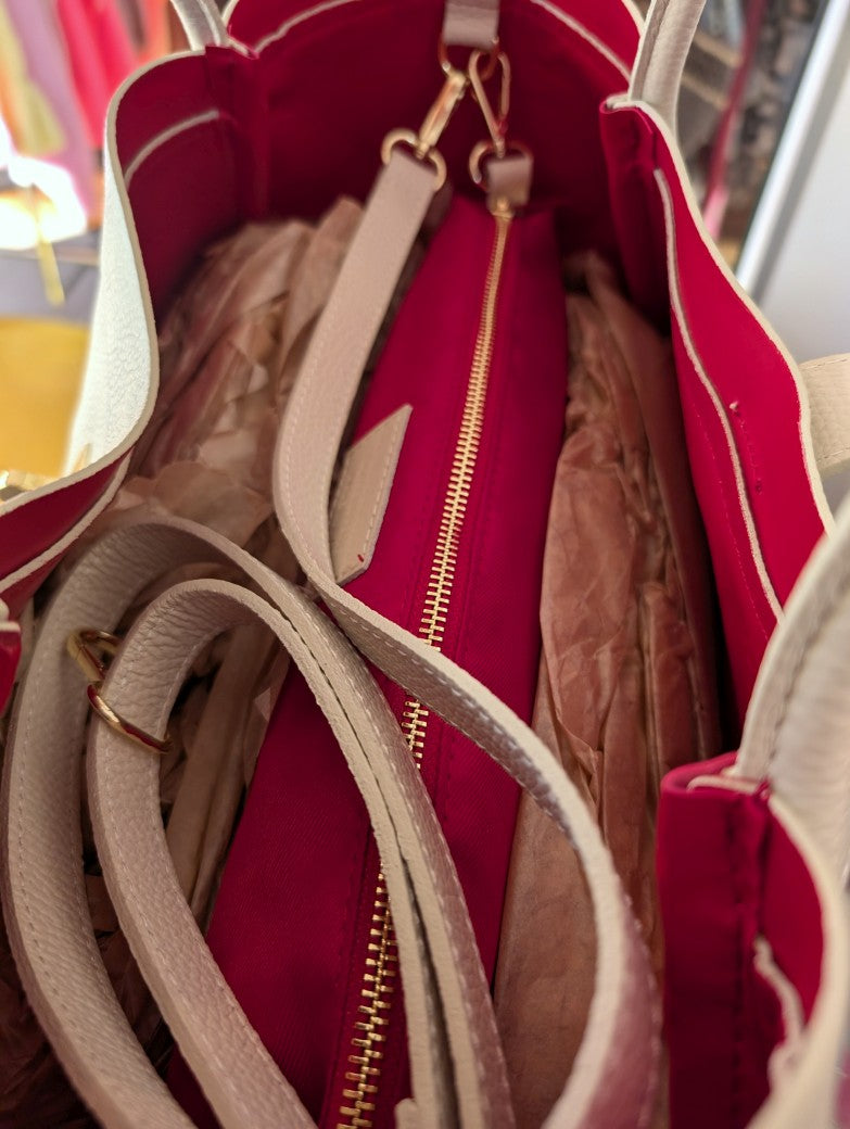 Wunderschöne Shopping Bag aus weichem Leder Cross-Body tragbar mit Schulterriemen in Beige Rot Gold im Marlon Firenze Large Tote Bag Venezia Stil - Must-Have!