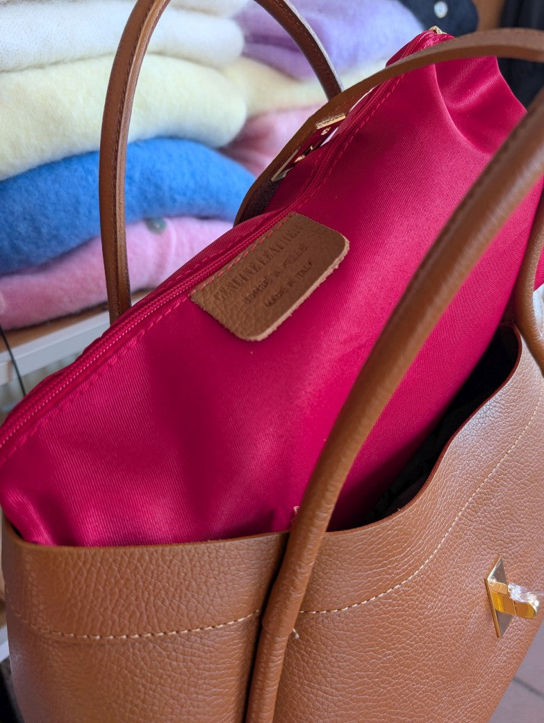 Wunderschöne Shopping Bag aus weichem Leder Cross-Body tragbar mit Schulterriemen Braun Rot Gold im Marlon Firenze Large Tote Bag Venezia Stil - Must-Have!