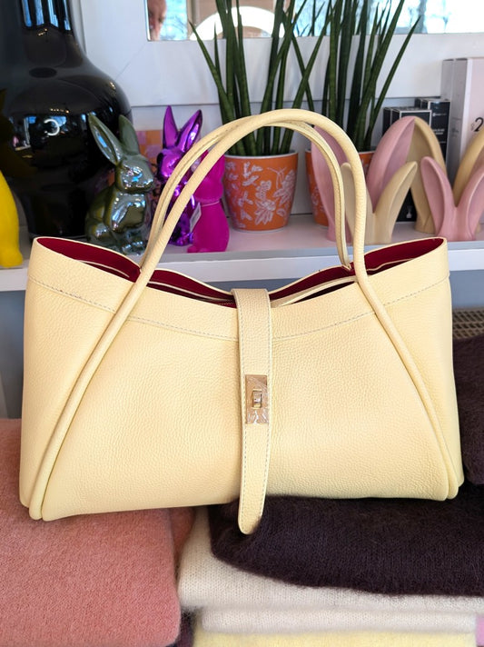 Wunderschöne Shopping Bag aus weichem Leder Cross-Body tragbar mit Schulterriemen Butter Yellow Rot Gold im Marlon Firenze Large Tote Bag Venezia Stil - Must-Have!