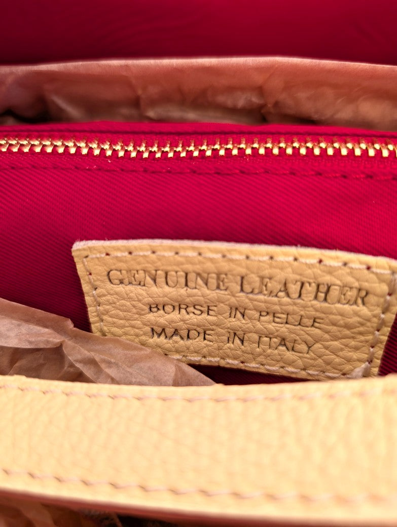 Wunderschöne Shopping Bag aus weichem Leder Cross-Body tragbar mit Schulterriemen Butter Yellow Rot Gold im Marlon Firenze Large Tote Bag Venezia Stil - Must-Have!